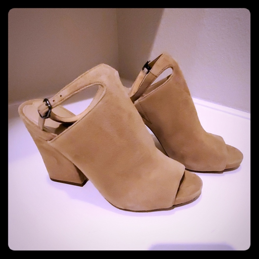 Via Spiga camel suede wedge
